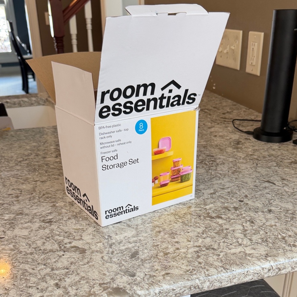 NEW!!! Room Essentials Food Storage Set - - Picture 2 of 5
